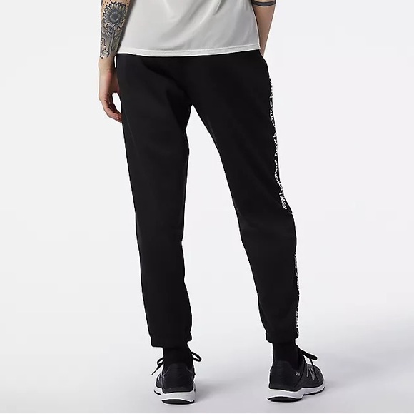 NWT Women’s Small (28” X 28”) New Balance Relentless Performance Fleece Pants - Picture 4 of 13